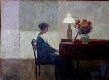Woman_playing_piano